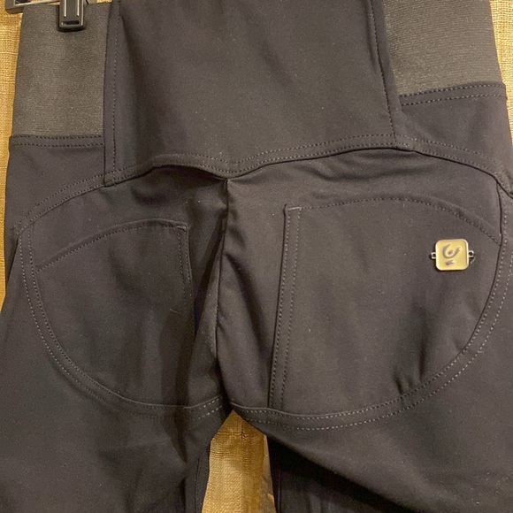 FREDDY ‘WR.UP.’ stretch crop zip up black pants. - Picture 5 of 9